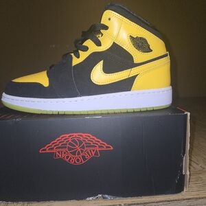 Nike Air Jordan Black and Yellow Sneakers